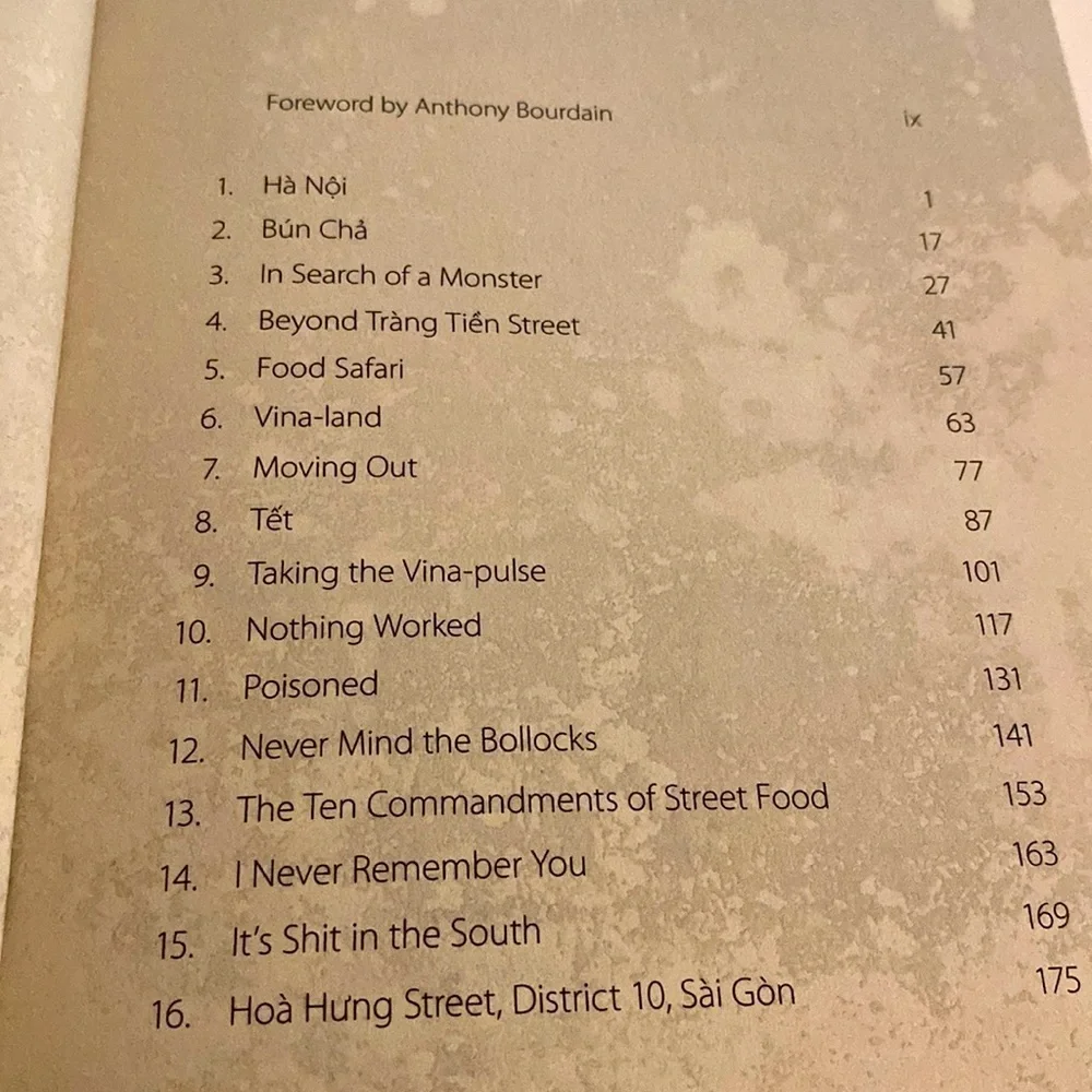 EATING VIETNAM DISPATCHES FROM A BLUE PLASTIC T**** Graham Holliday A Bourdain - Picture 4 of 5